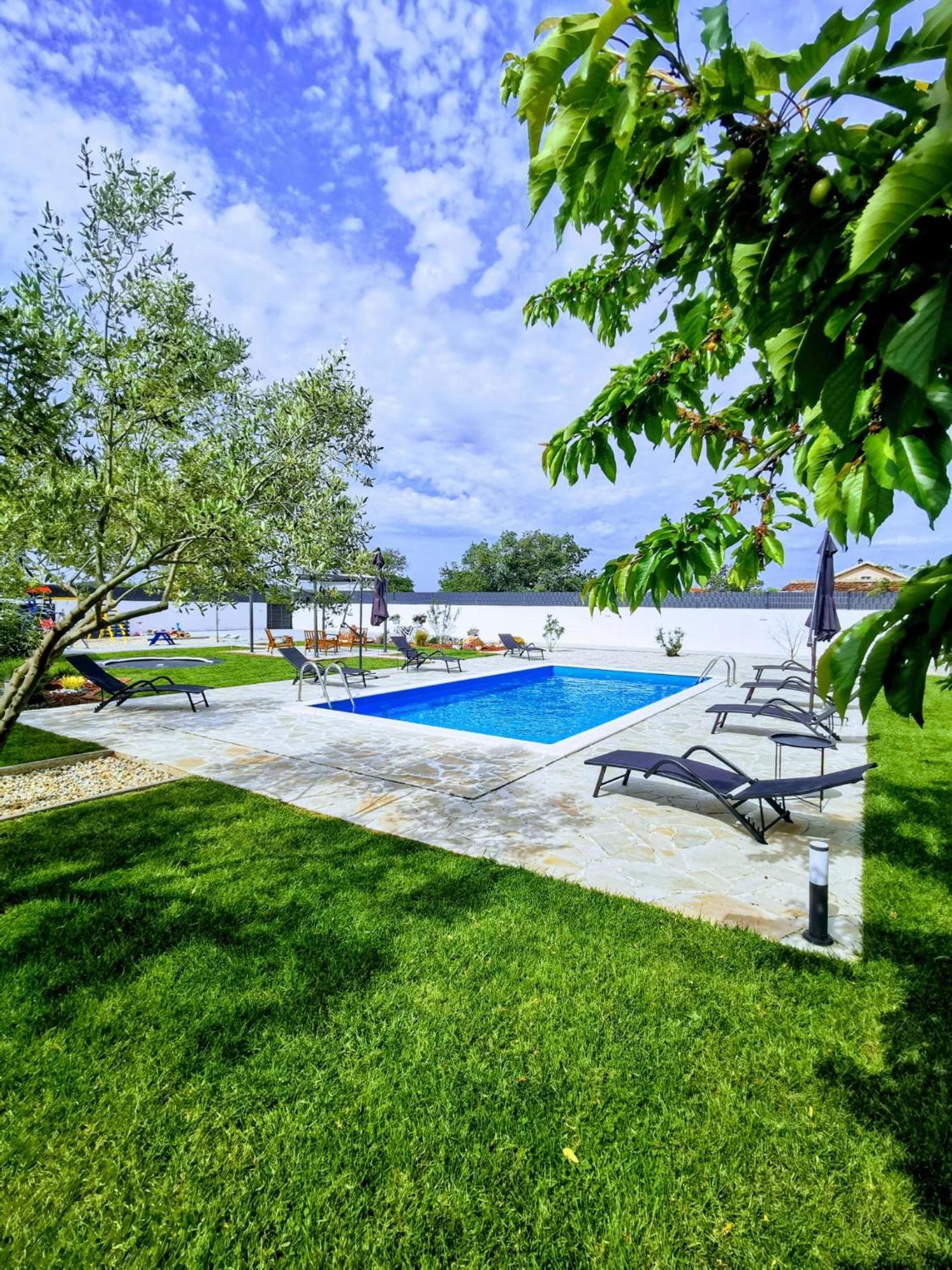 Holiday Home Aprilis With Pool, Jacuzzi And Sauna Galovac  Luaran gambar