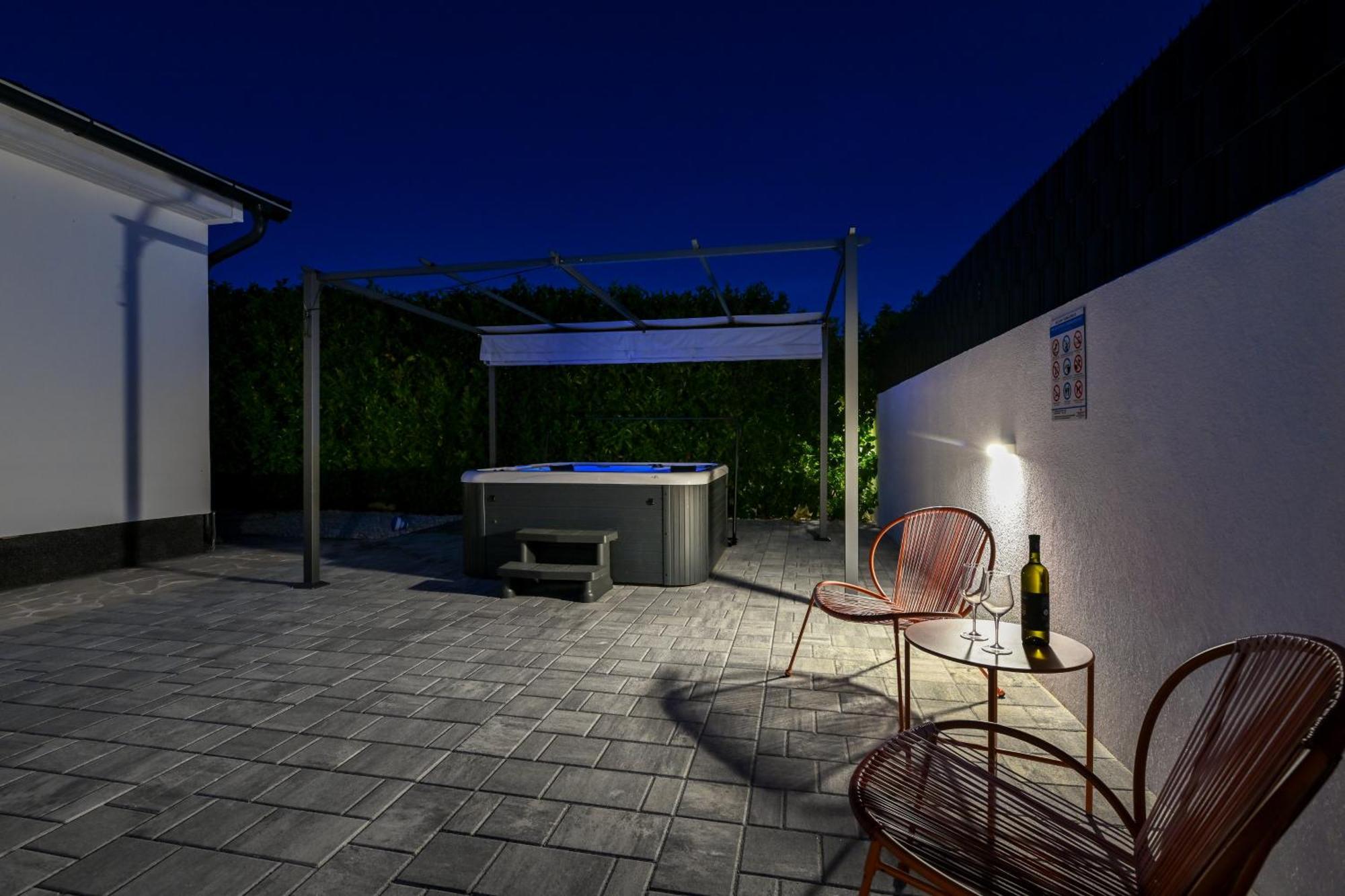 Holiday Home Aprilis With Pool, Jacuzzi And Sauna Galovac  Luaran gambar