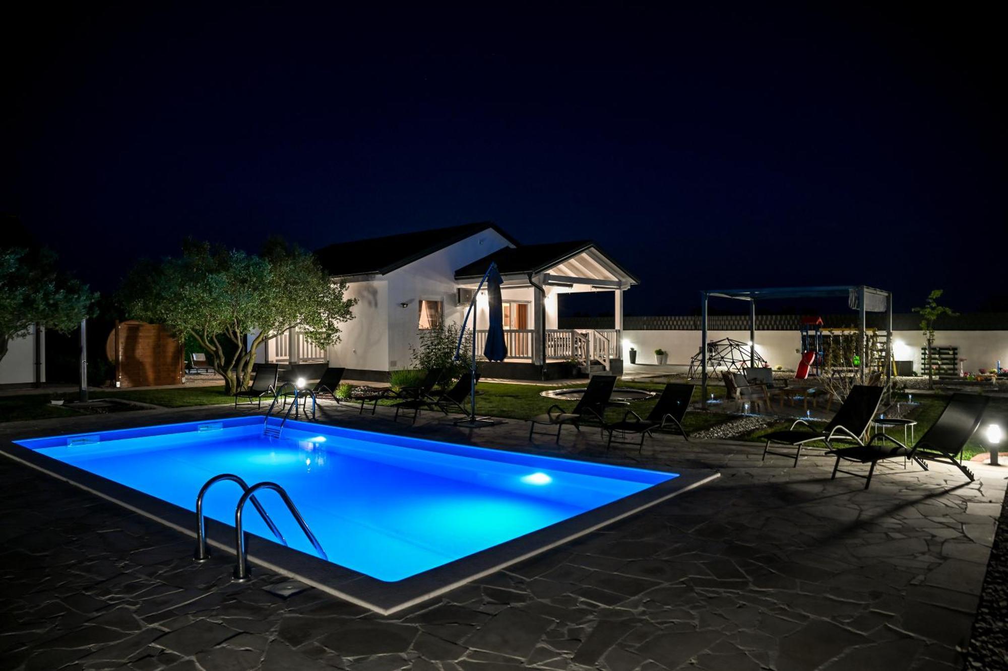 Holiday Home Aprilis With Pool, Jacuzzi And Sauna Galovac  Luaran gambar