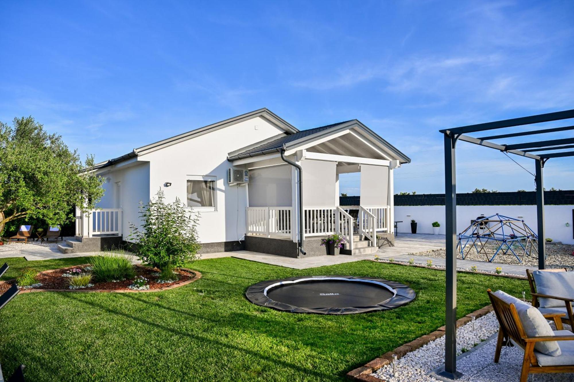 Holiday Home Aprilis With Pool, Jacuzzi And Sauna Galovac  Luaran gambar