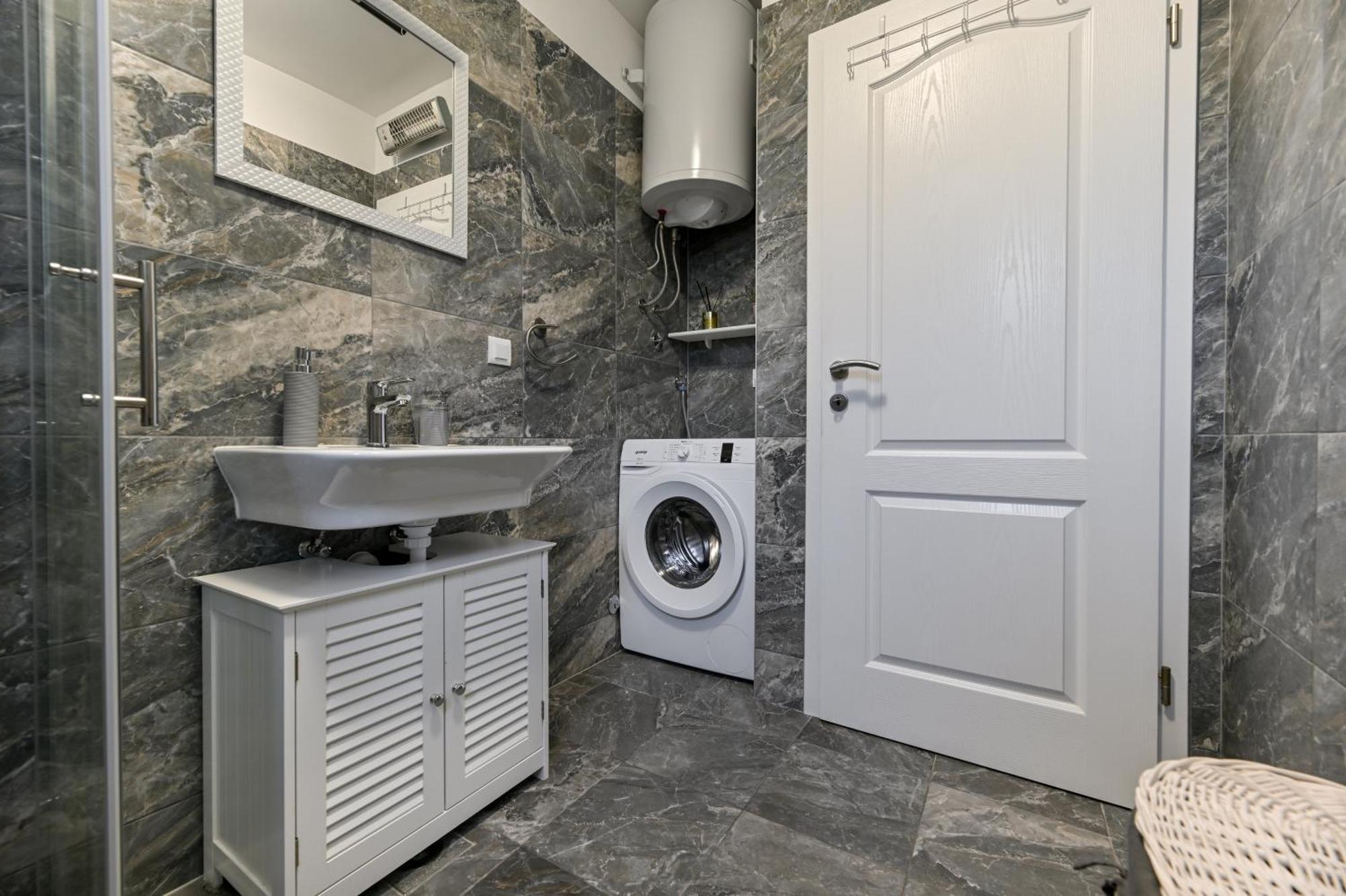 Holiday Home Aprilis With Pool, Jacuzzi And Sauna Galovac  Luaran gambar