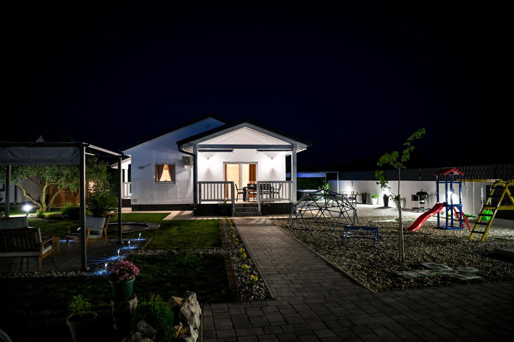 Holiday Home Aprilis With Pool, Jacuzzi And Sauna Galovac  Luaran gambar