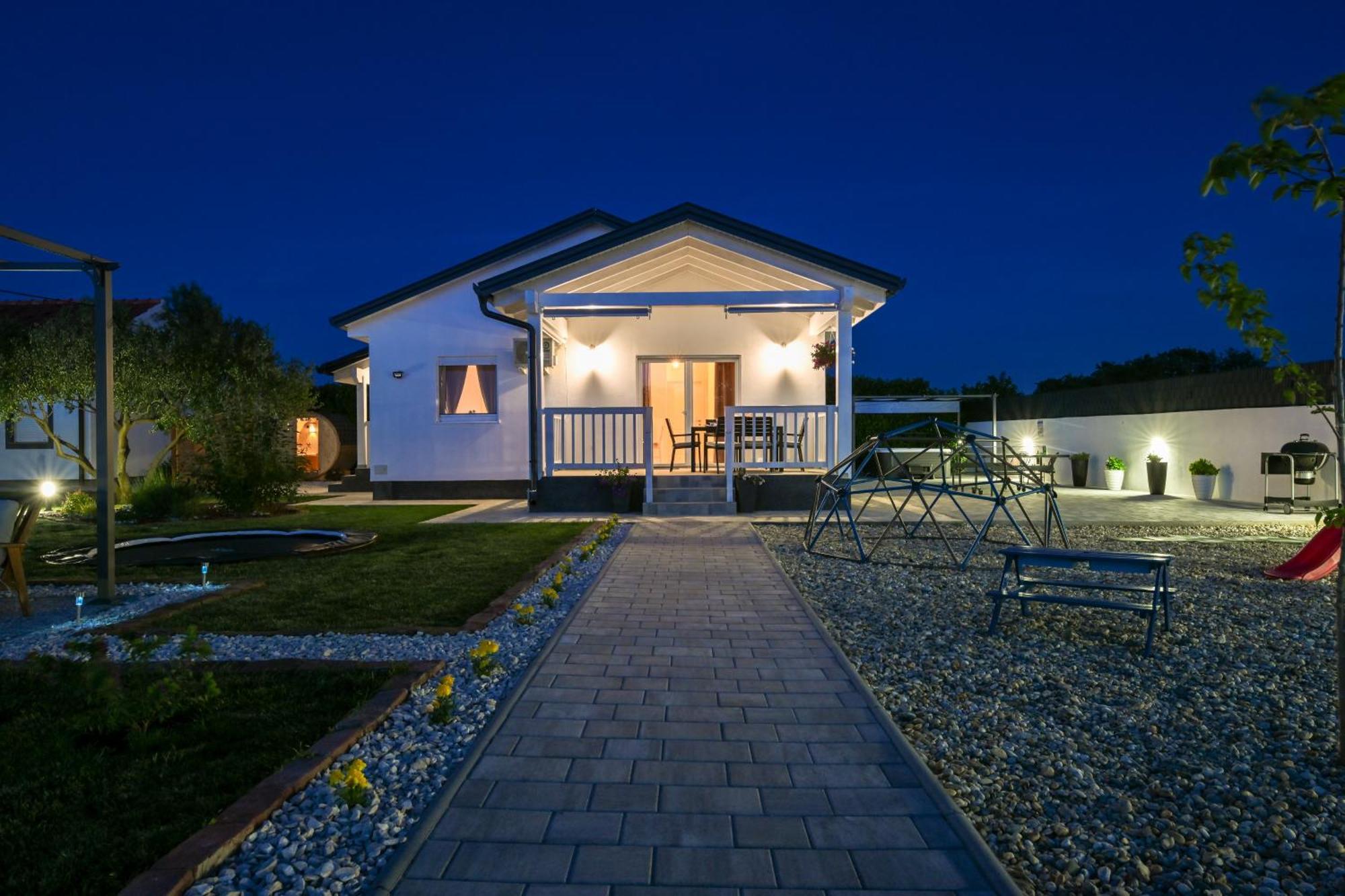 Holiday Home Aprilis With Pool, Jacuzzi And Sauna Galovac  Luaran gambar